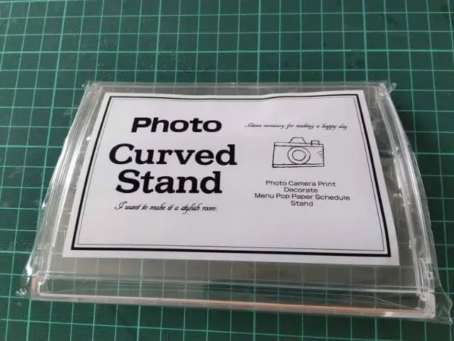 DAISOのアクリルフォトスタンドの写真