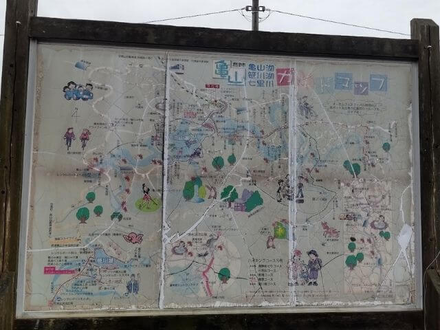 君津市上総亀山のガイドマップの看板の写真