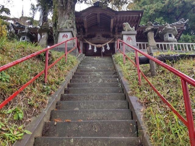 熊野神社に続く階段が急なところの写真