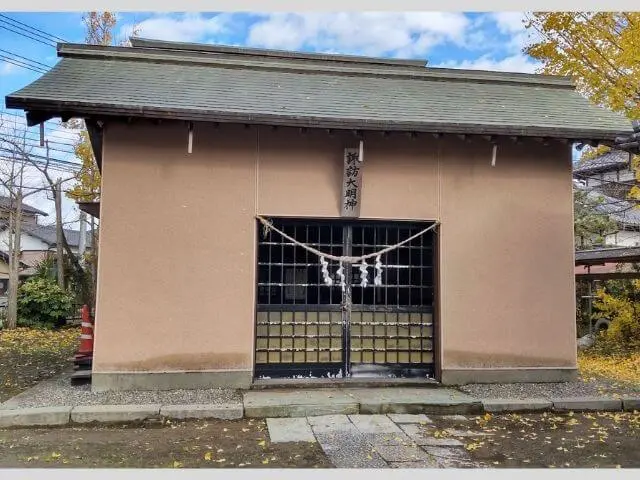 諏訪神社の正面の正面
