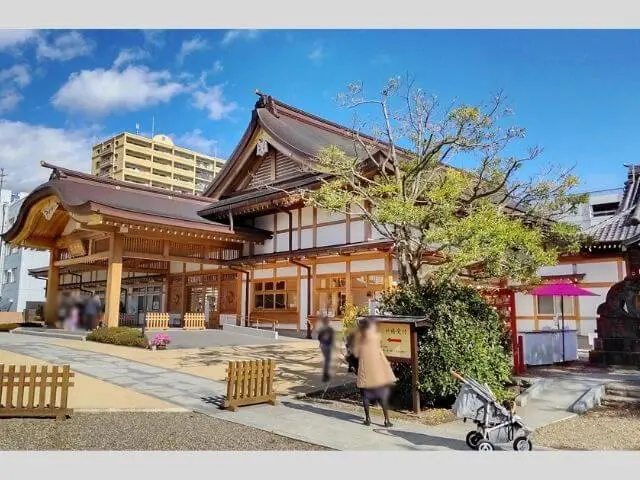 八剱八幡神社左側に立派な建物の写真